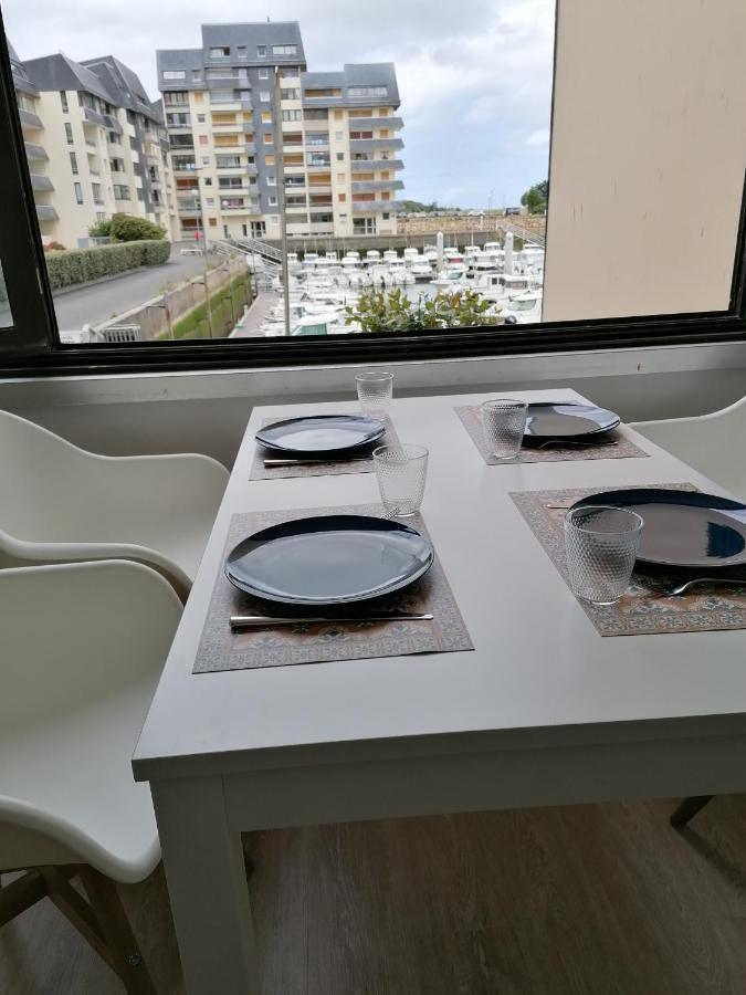 Les Marines Apartment Courseulles-sur-Mer Bagian luar foto